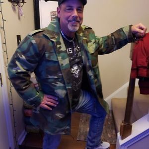 Meet your Posher, Frank